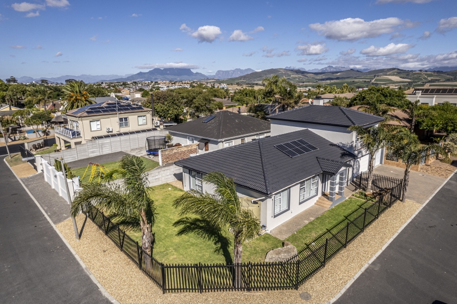 5 Bedroom Property for Sale in Protea Heights Western Cape